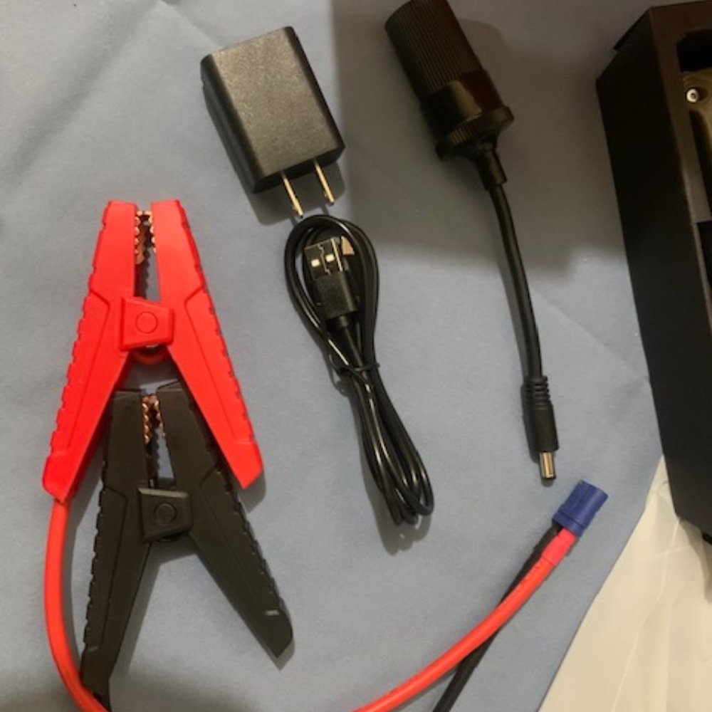 AstroAI multifunctional Jump Starter - Picture 7 of 10